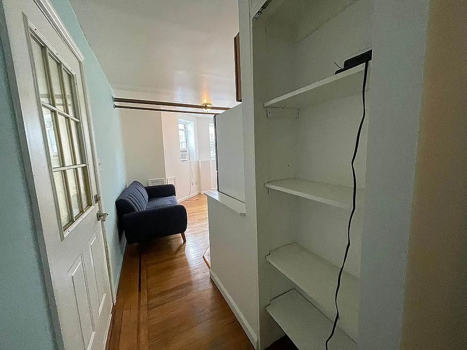 2nd image of 1026 Willoughby Ave Floor 1