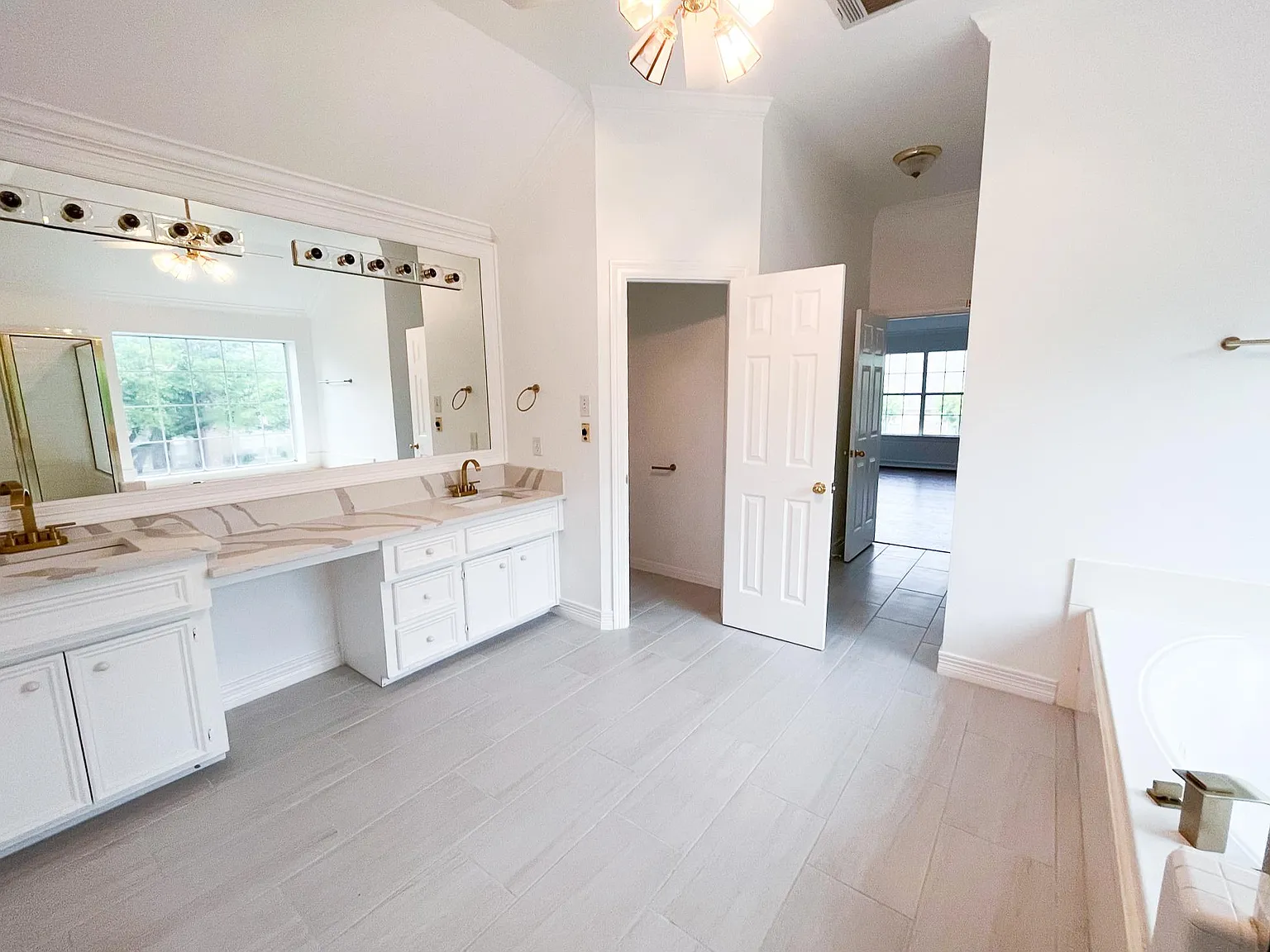 4 bed, 2943 sqft, $4,000 — Photo 3