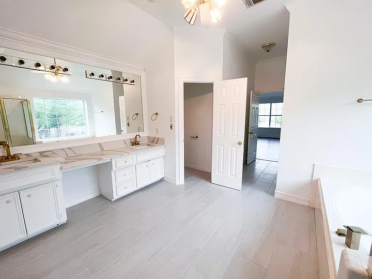 6824 Trinity Landing Dr S — Photo 3