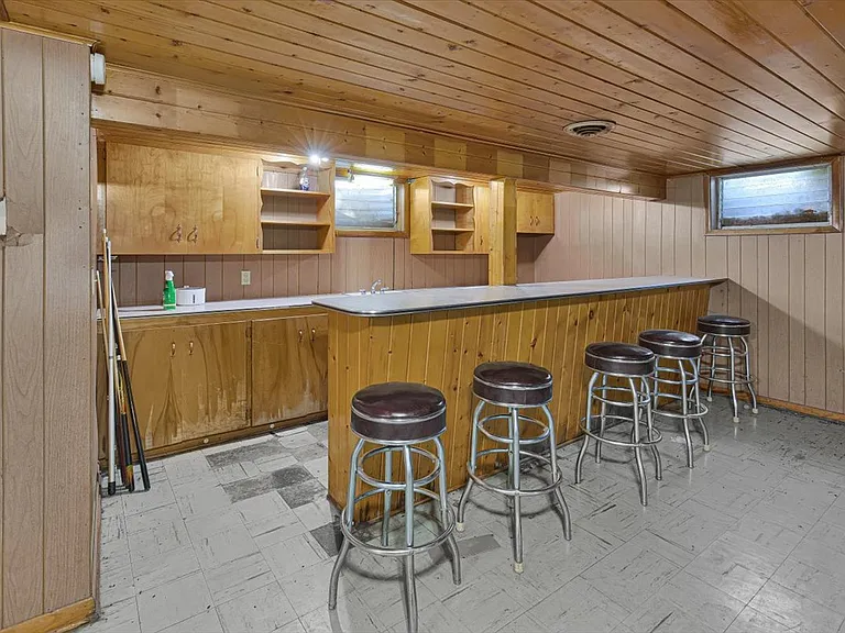535 Wallace St — Photo 14