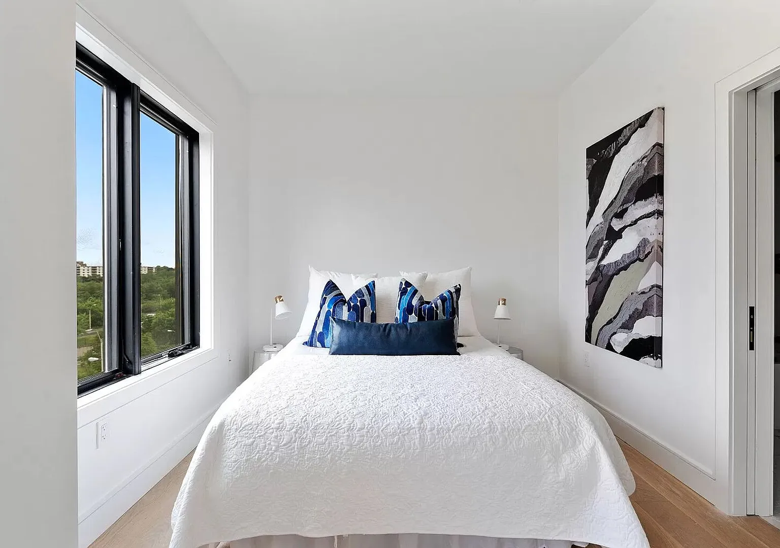Amazing 2 bed 2 bath in Brighton — Photo 4