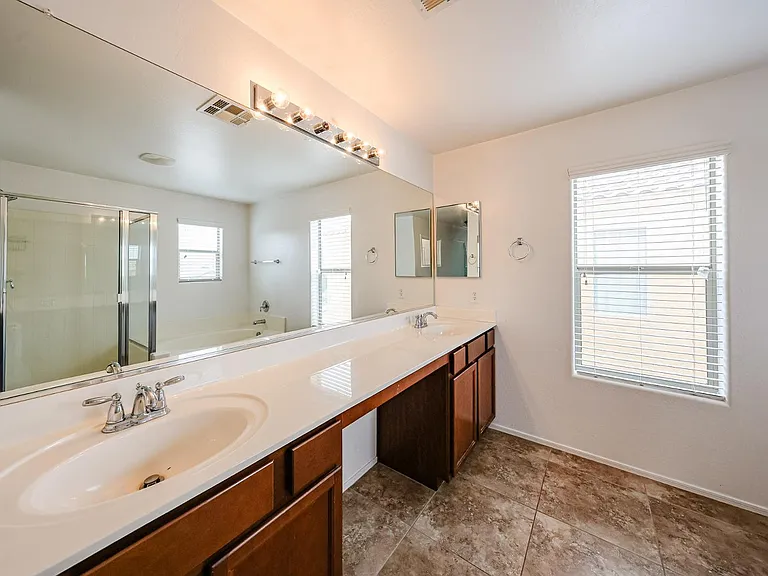 12039 W Leather Ln — Photo 32