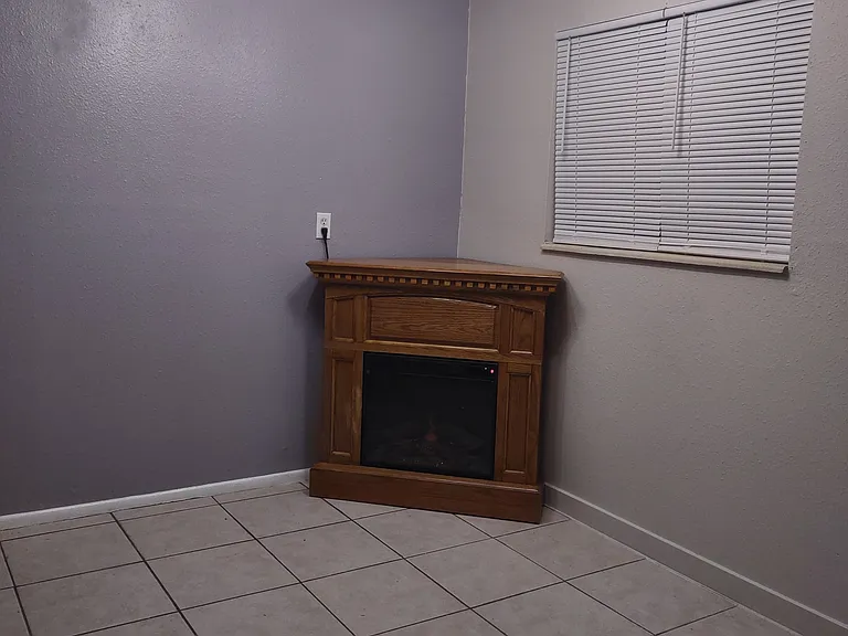 216 Glenda Dr — Photo 3