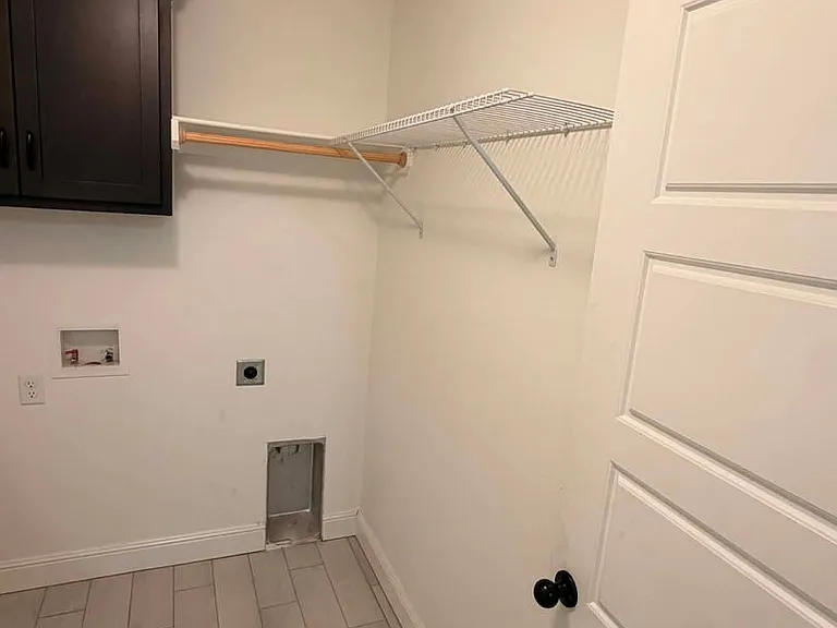 347 Sidney Ln — Photo 8