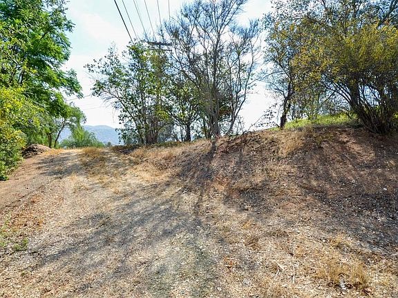 4th image of 2694 Canyon Crest Dr