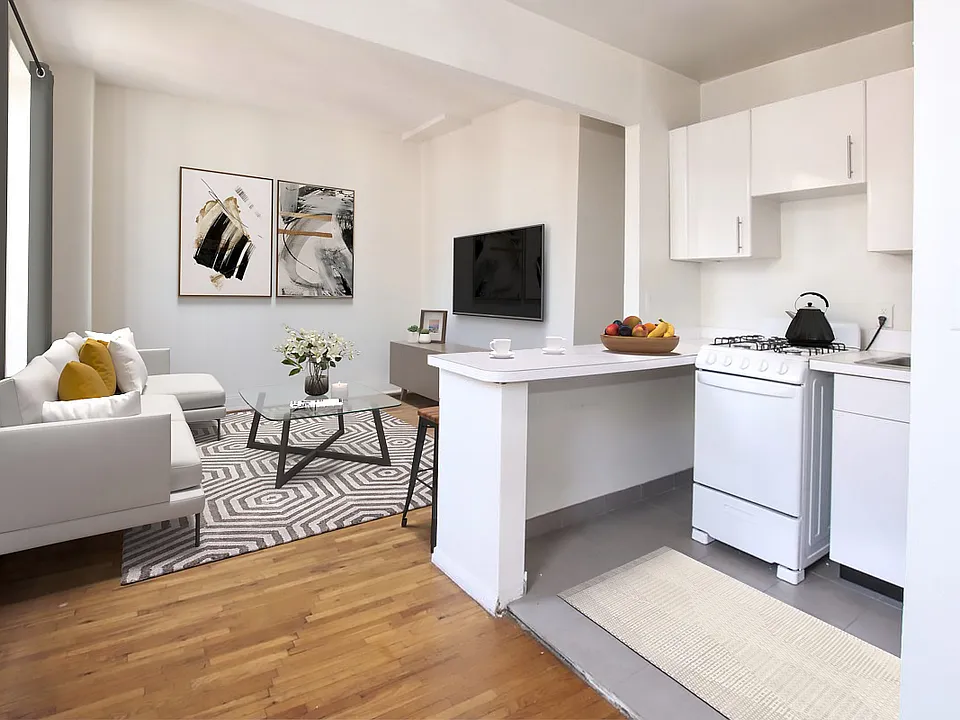 220 E 25th St #3B