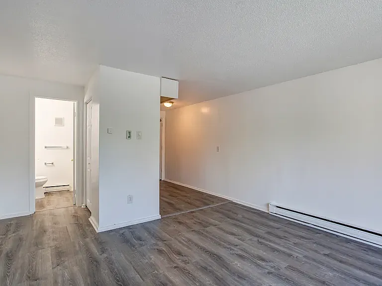 Hillcrest Apartments — Photo 8