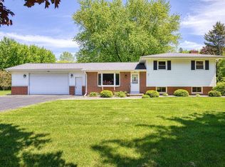 1372 Valley Rd, Oshkosh, WI 54904