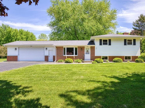 1372 Valley Rd, Oshkosh, WI 54904