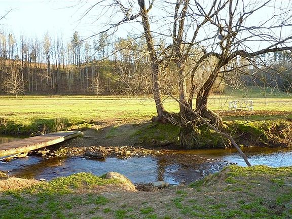 4th image of 715 E Cochran Rd SE