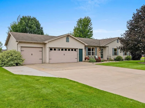 W5387 Linden Hill Dr, Appleton, WI 54915