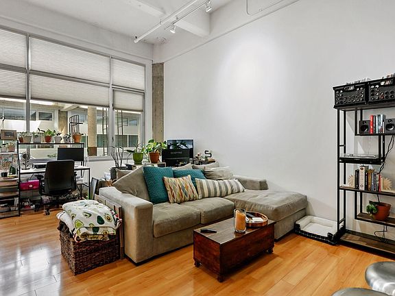 4th image of 700 Washington Ave N Unit 317