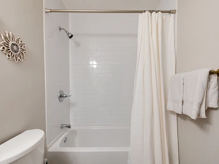1312 Avondale Ave — Photo 17