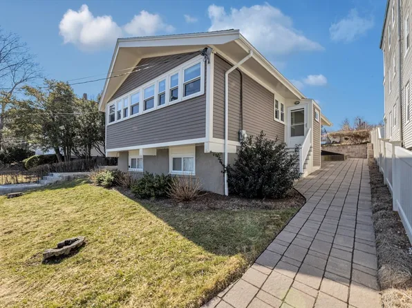 81 Houghton St, Dorchester, MA 02122