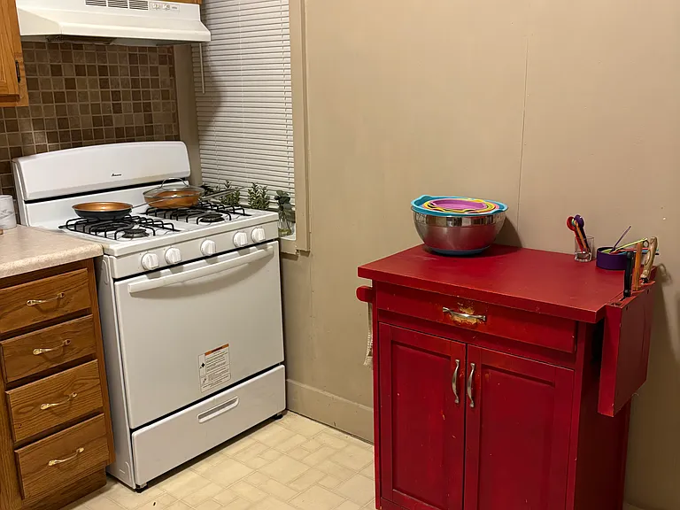 158 E Pine St — Photo 6