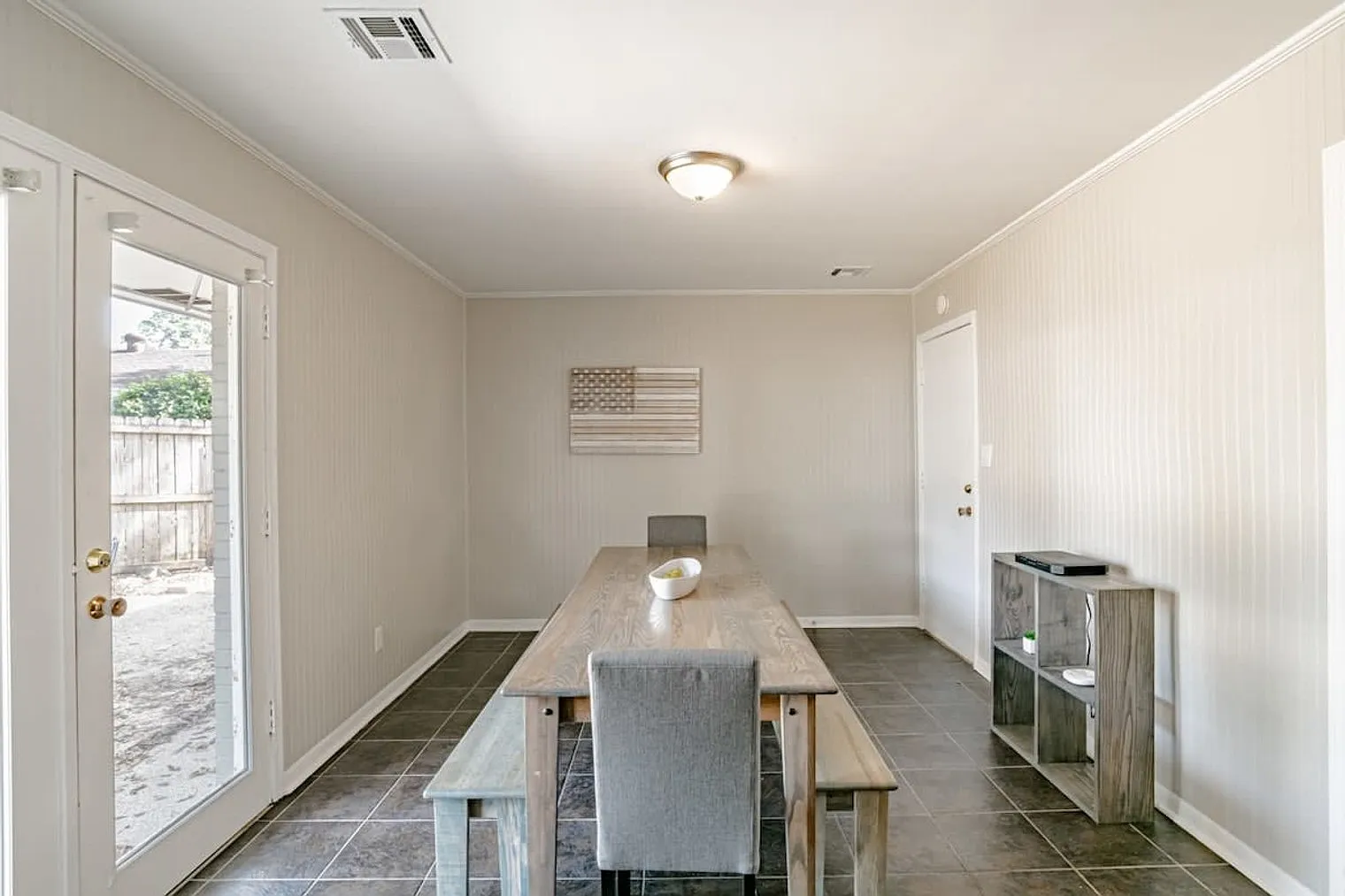 3 bed, 2.0 bath, 1496 sqft, $3,820 — Photo 3