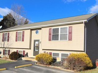 55 Grazing Antlers Way, Kearneysville, WV 25430