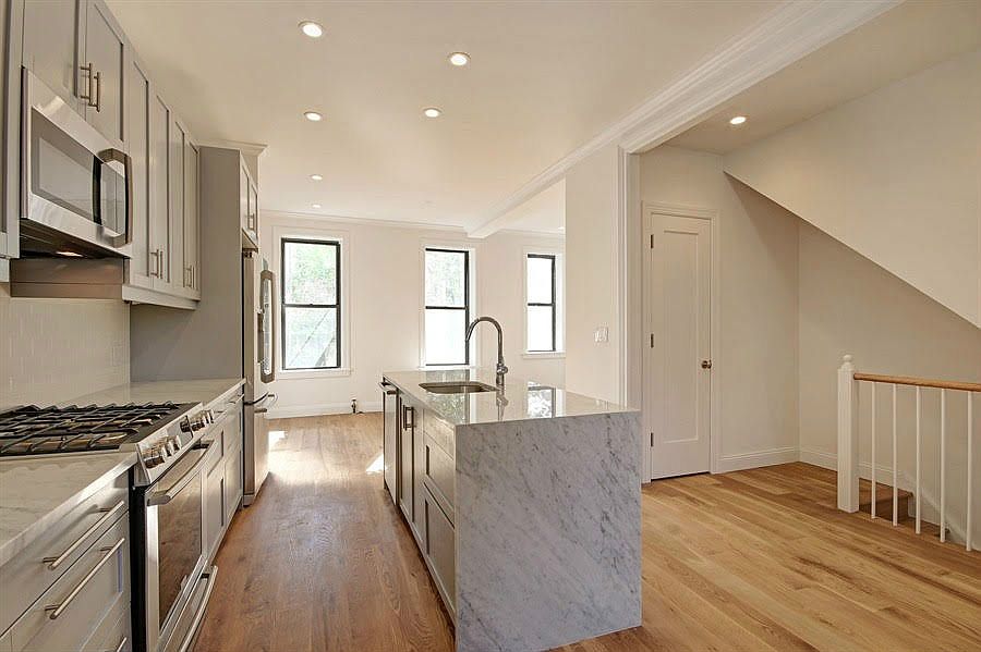 1st image of 365 Hoyt St APT 1