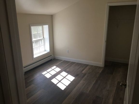 5th image of 323 College St Unit 12