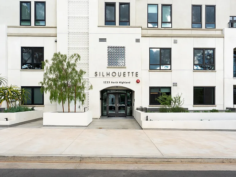 Silhouette Apartments — Photo 36