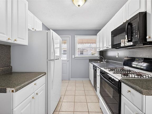 3rd image of 2266 N Shallowford Rd