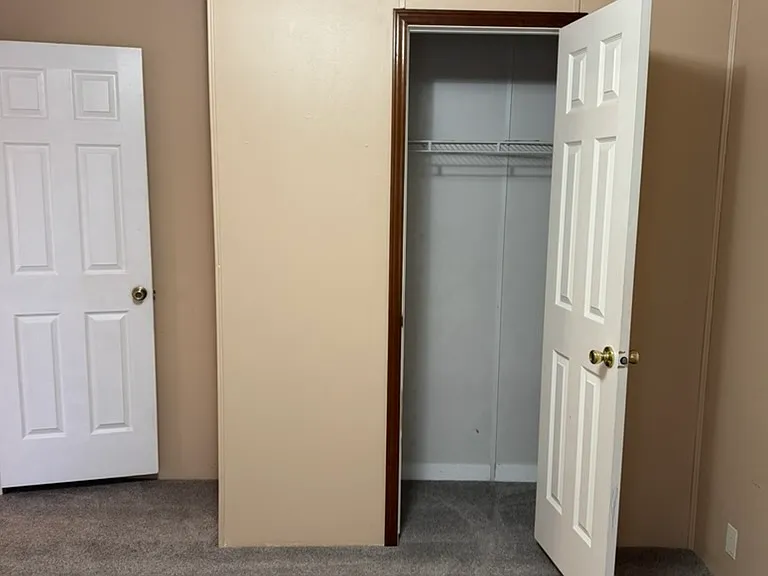 Closet bedroom 2