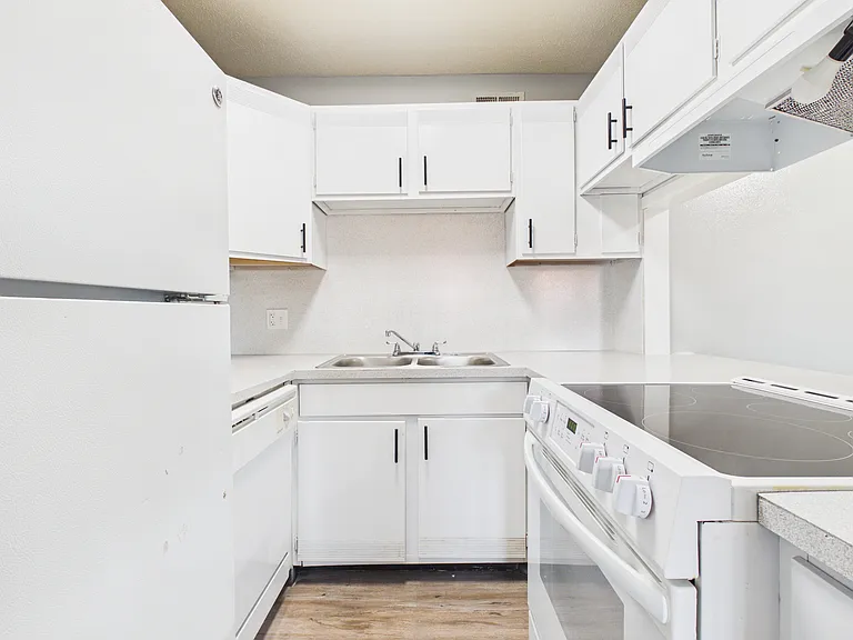 Tanglewood Apartments — Photo 6