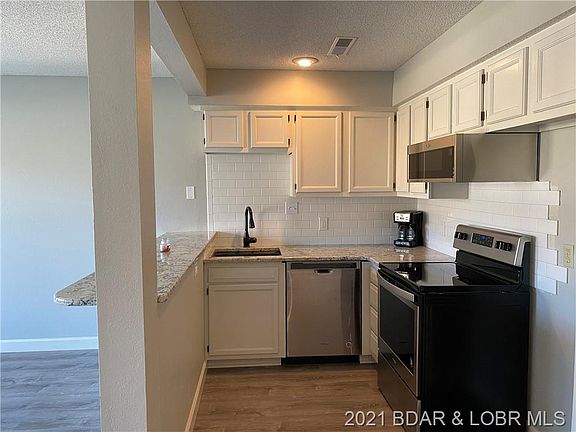 3rd image of 907 Crawford Dr #206