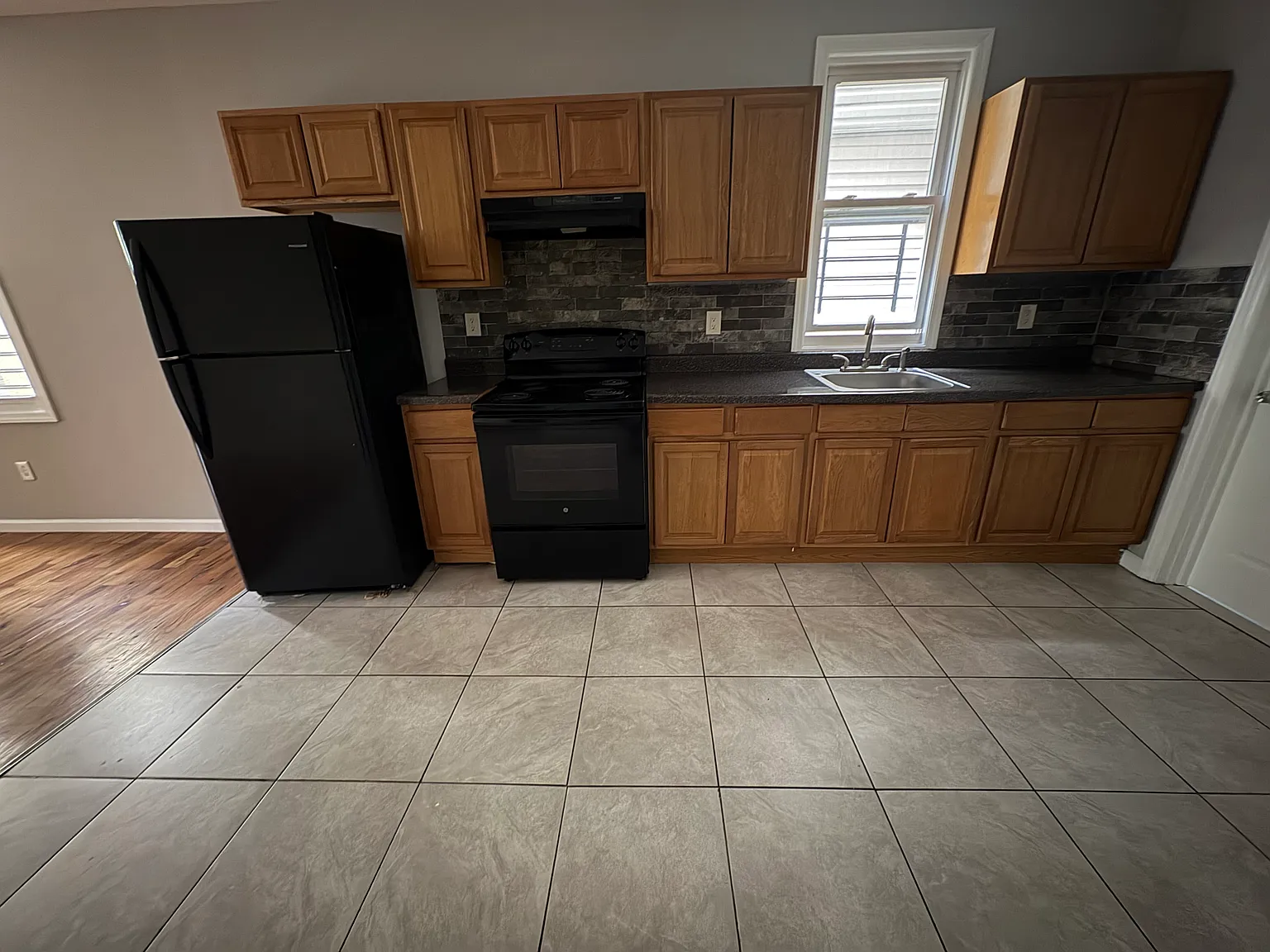 3 bed, 1275 sqft, $2,195 — Photo 1