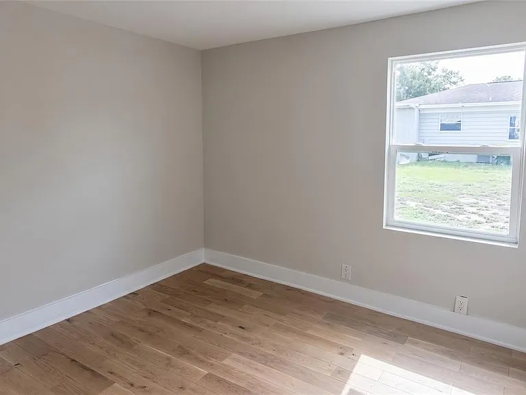 520 E Juanita St — Photo 26