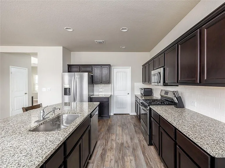3601 Kotche St — Photo 10