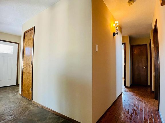 5th image of 4707 Larchmont Dr NE