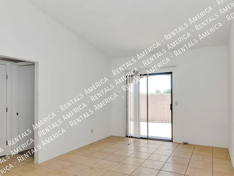 1366 N Riverview Blvd — Photo 11