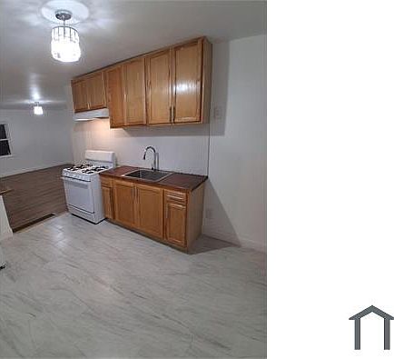2nd image of 109 Colony St #2