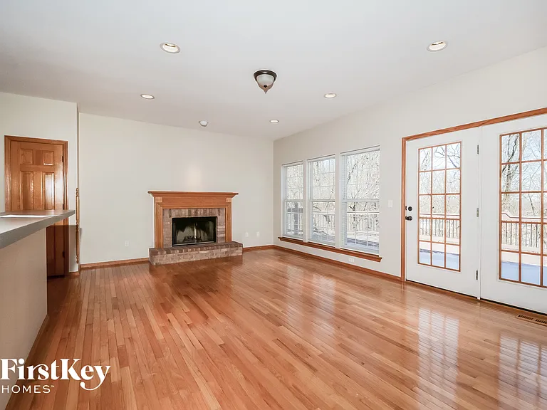 12 Fox Bluff Ct — Photo 3