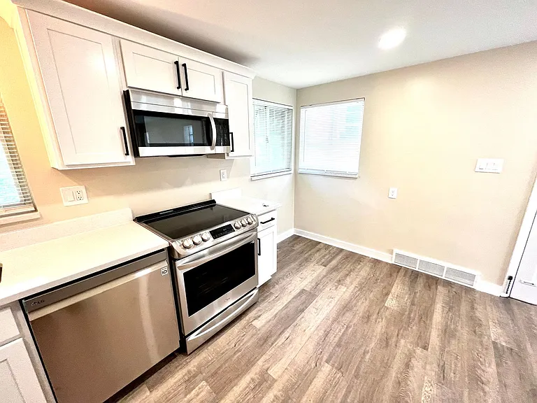 1235 Illinois Ave — Photo 17