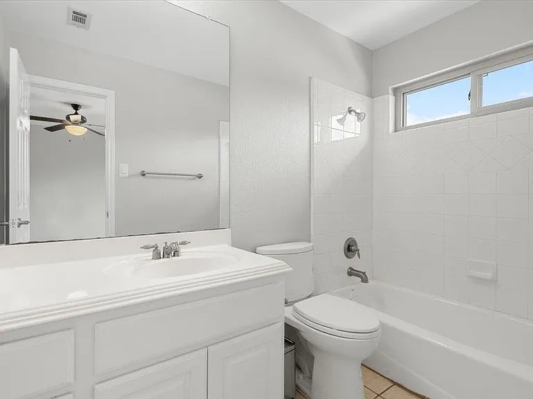 5301 Deerwood Ln — Photo 23