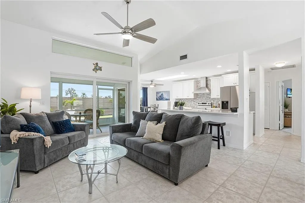 3 bed, 2.0 bath, 1457 sqft, $4,000 — Photo 2