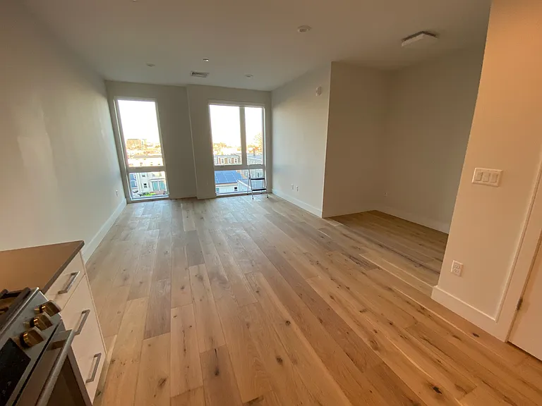 420 W Broadway #402 — Photo 3