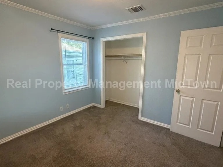 1301 Burleson St — Photo 15