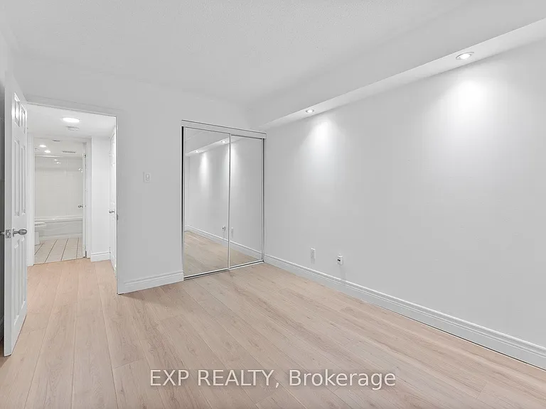 12 B Portland St #Townhouse B — Photo 17