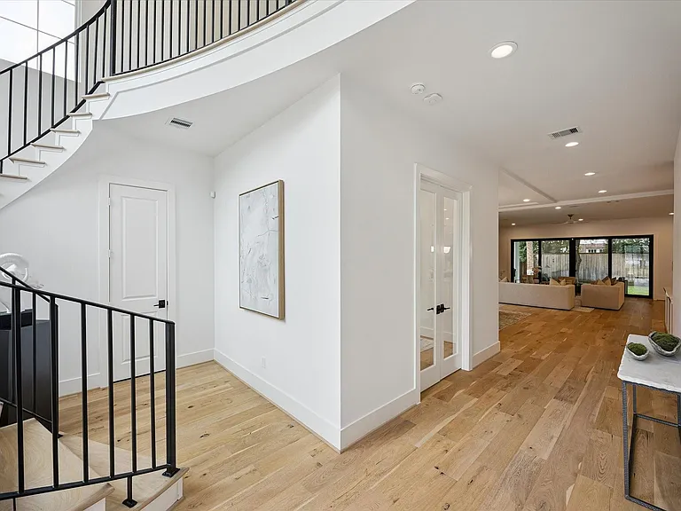 3020 University Blvd — Photo 3