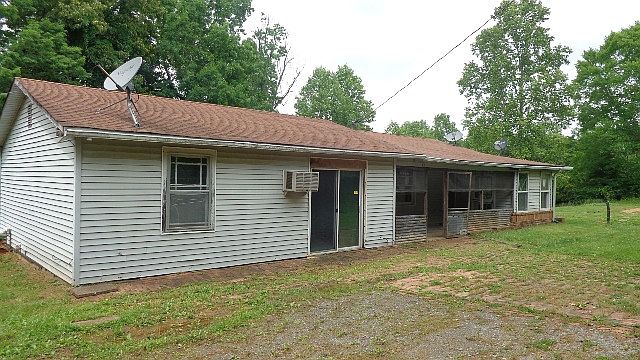 1st image of 1045 Lynn Dr