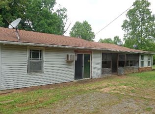 1045 Lynn Dr, Ashland City, TN 37015