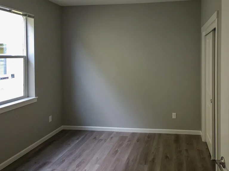 579 SE Shire Ln — Photo 13