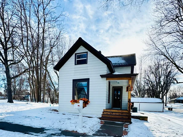 226 W Wyoming St, Redwood Falls, MN 56283