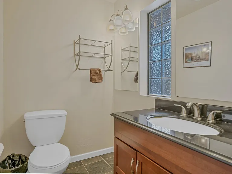 410D Bayview Dr — Photo 10