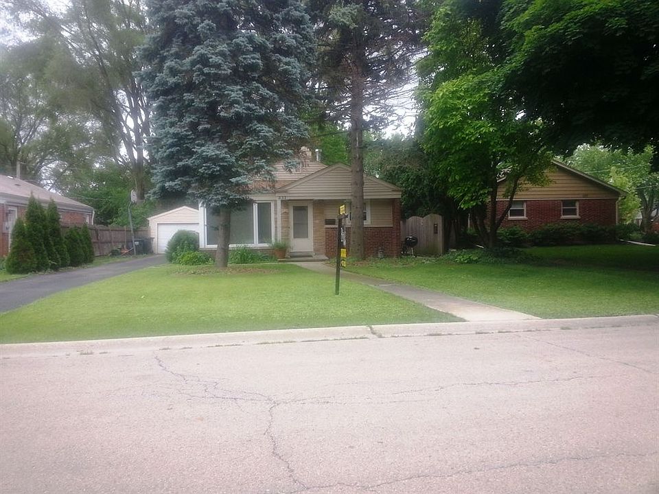 1st image of 833 Lange St