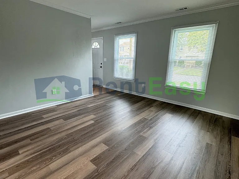 1584 Boles Pl — Photo 4