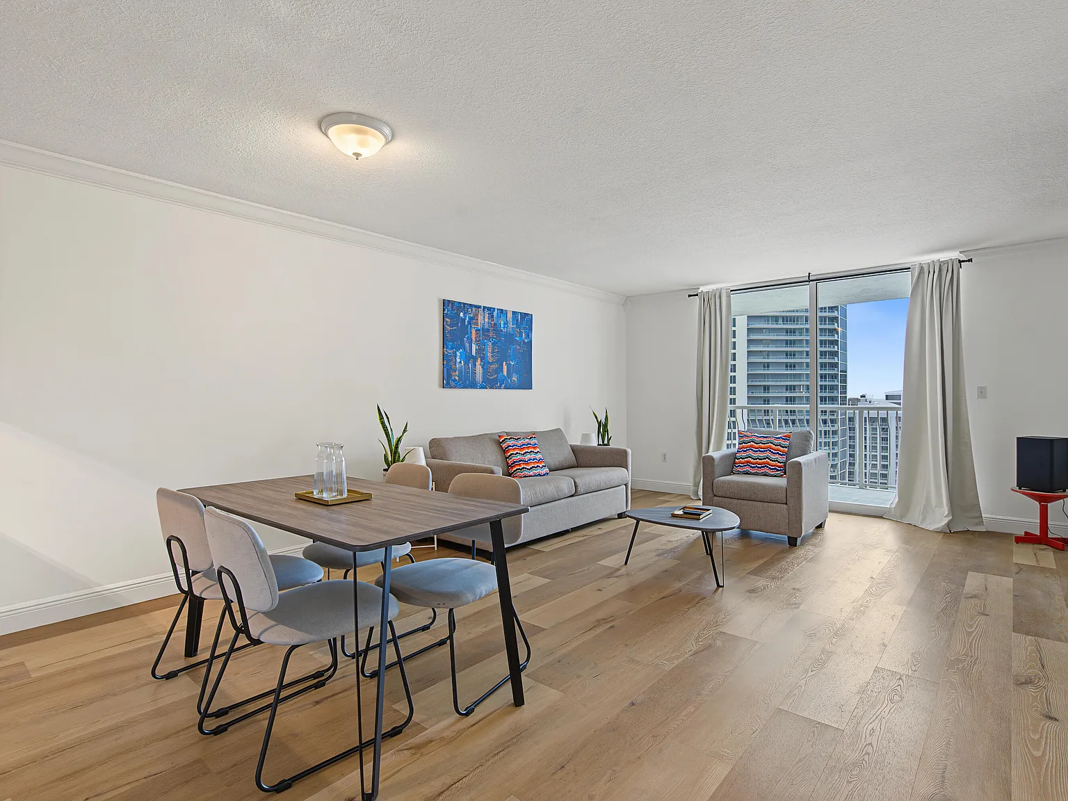 1 bed, 1.0 bath, 825 sqft, $3,500 — Photo 3